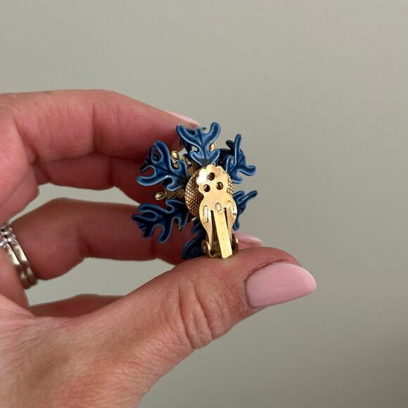 Vintage 60s Novelty Enameled Leaves Goldtone Clip On Statement Earrings - Picture 4 of 4